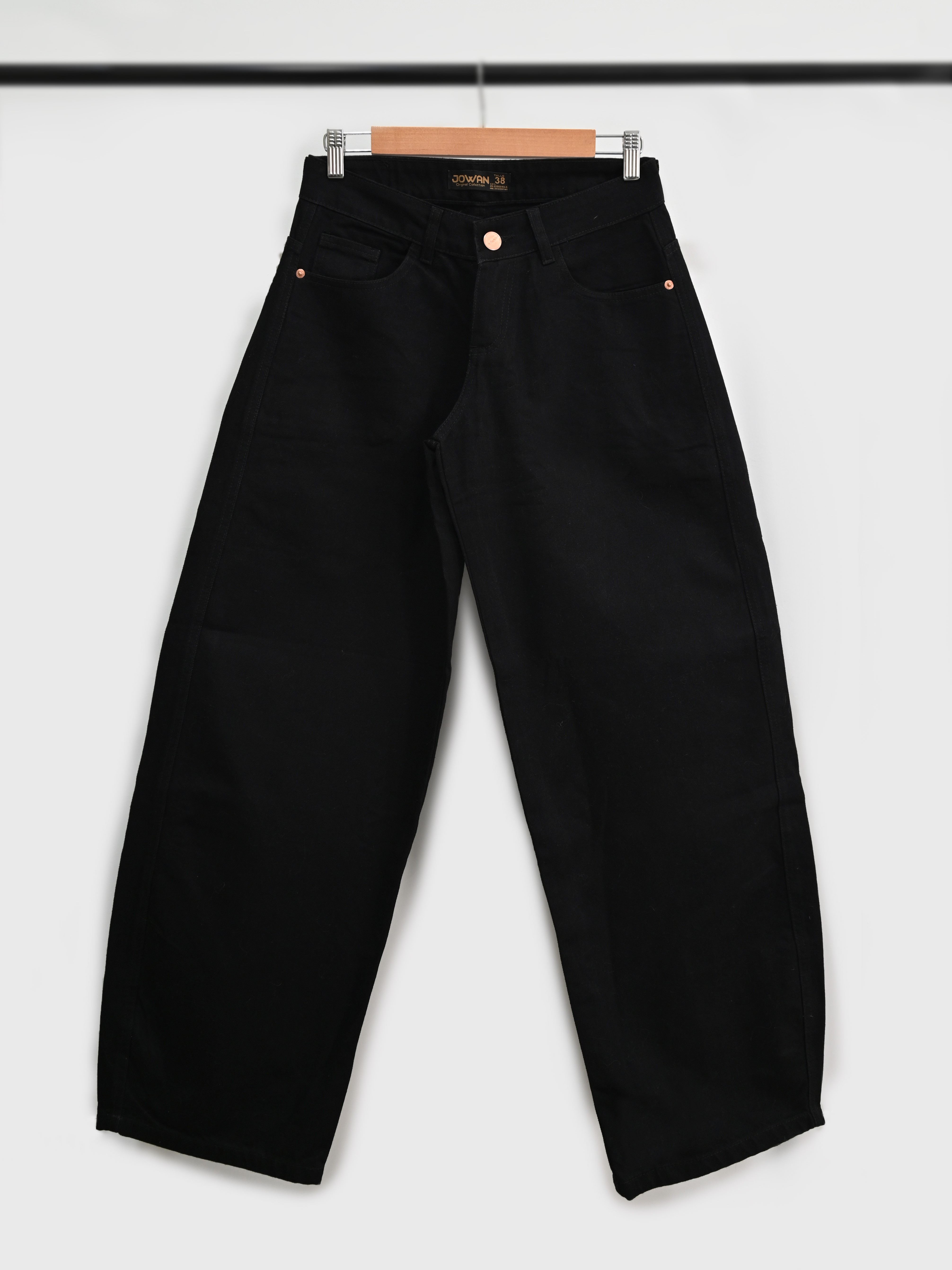 baggy negro tiro bajo cortado
